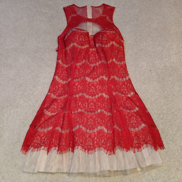 Steppin' out Women's Lace Flare Hem Dress - Picture 5 of 16